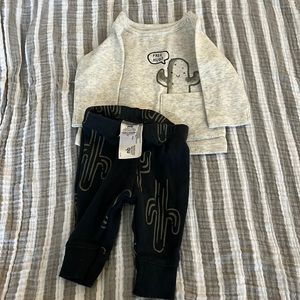 New born Carter’s matching set with night gown.